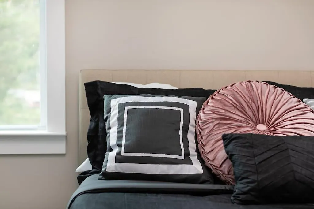 The Asbury House Luxury Private Getaway Villa Huntersville Holiday home