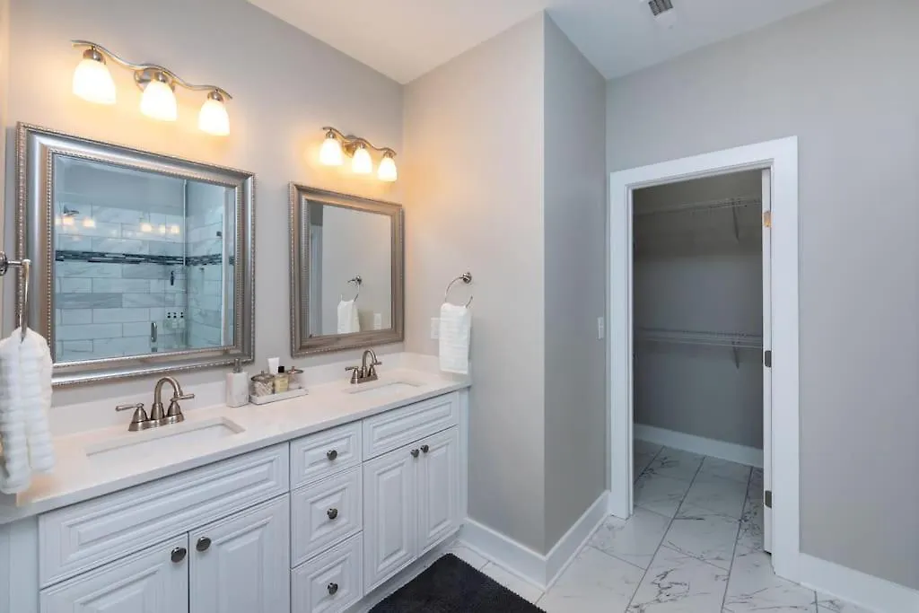 The Asbury House Luxury Private Getaway Villa Huntersville