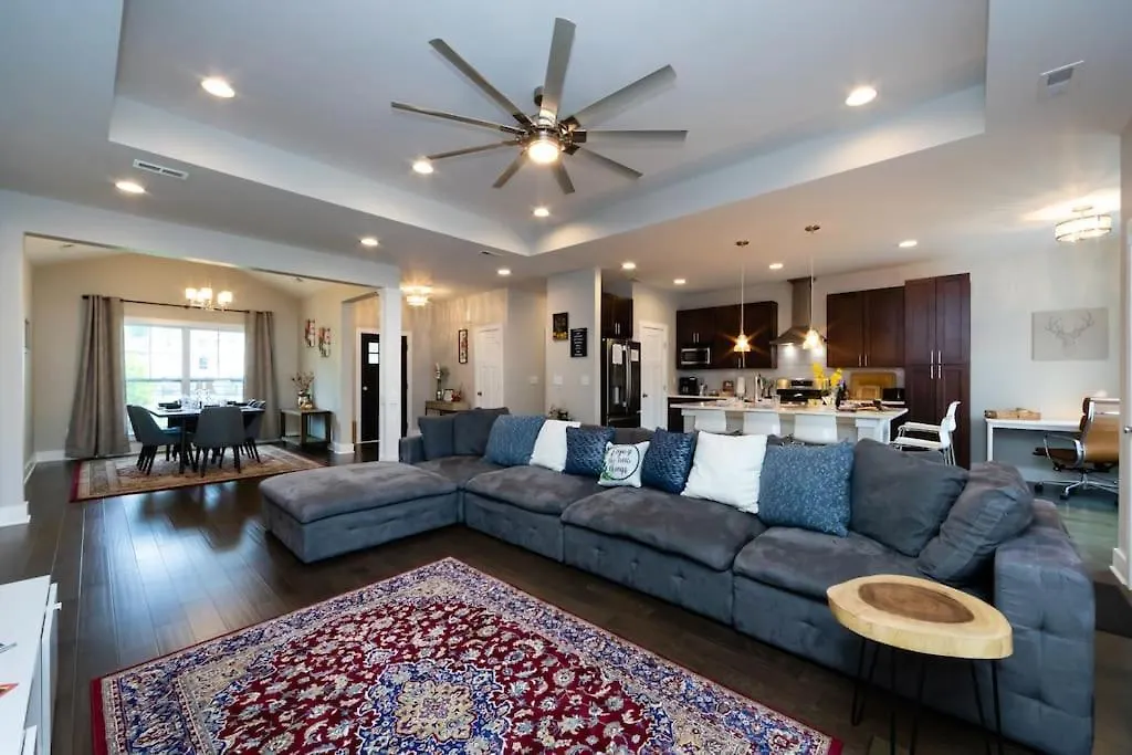 The Asbury House Luxury Private Getaway Villa Huntersville